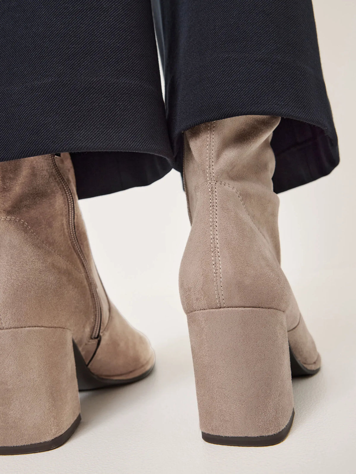 TAUPE SUEDE