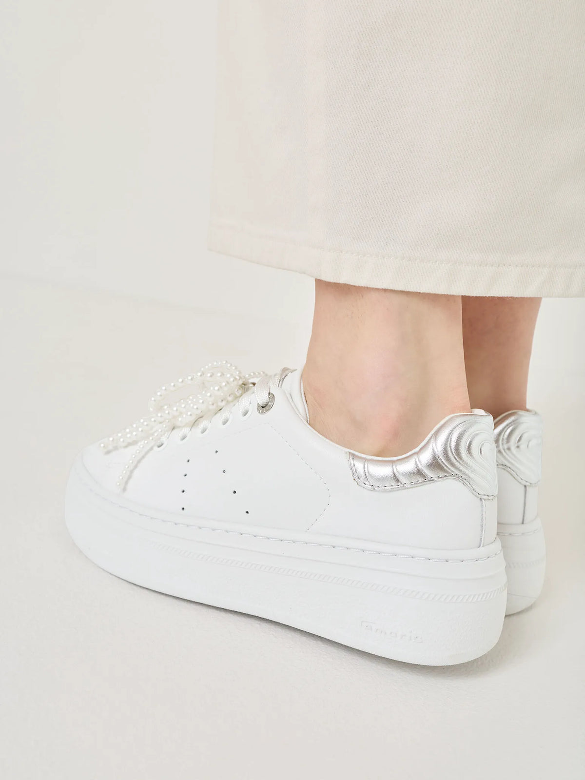 WHITE/SILVER