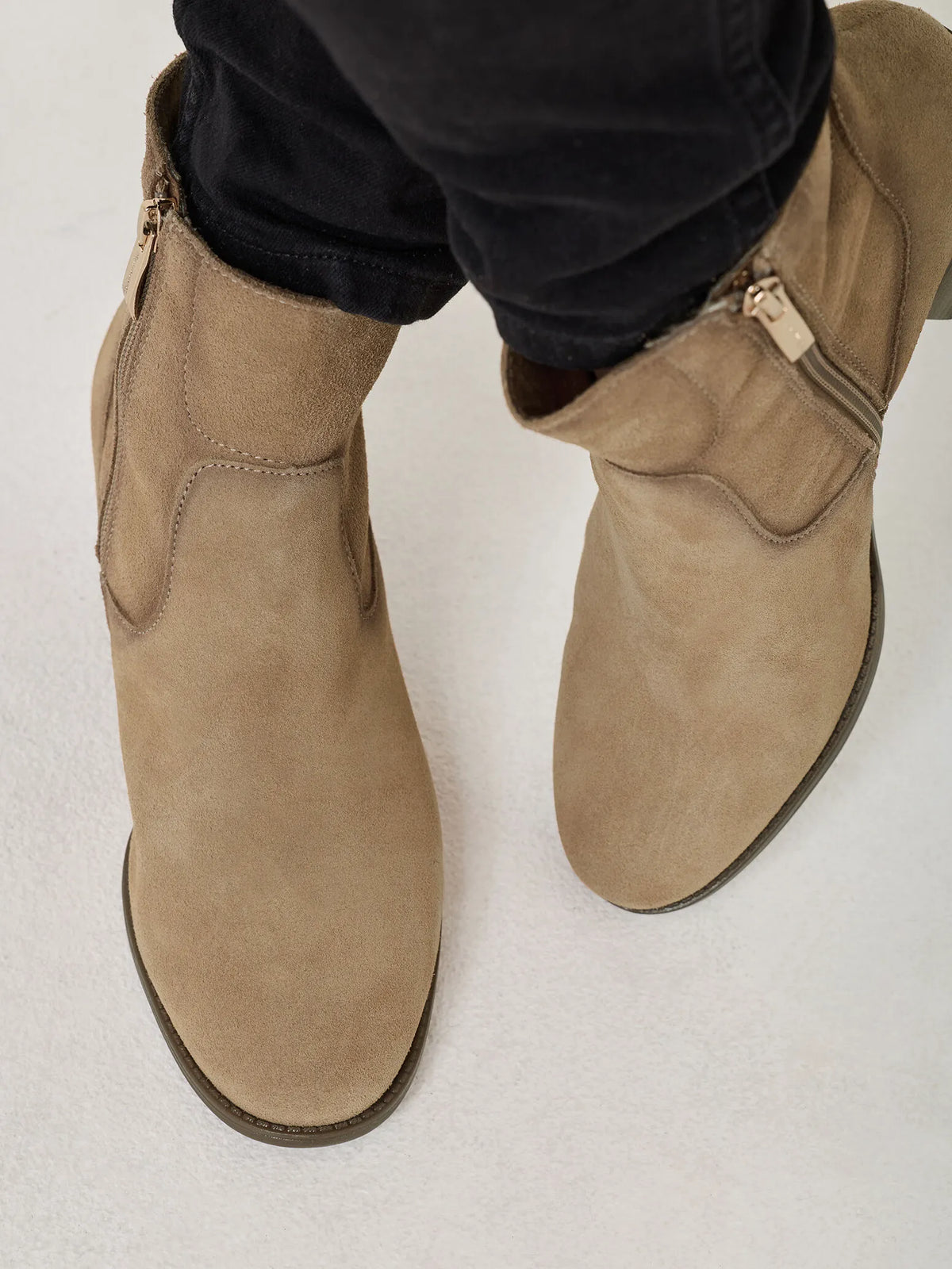 beige