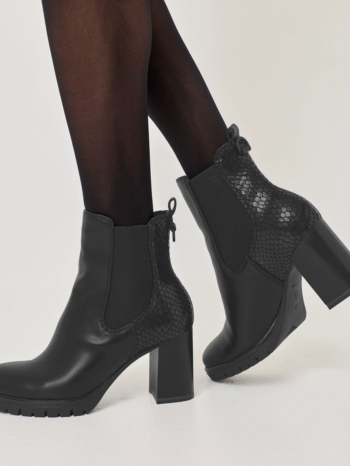 BLACK/STRUCT.