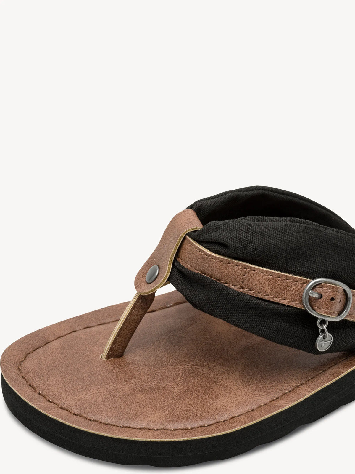 BLACK/MUSCAT