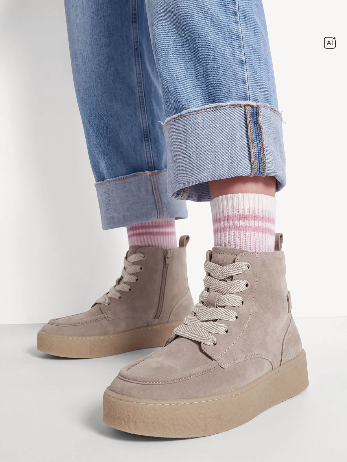 LIGHT TAUPE