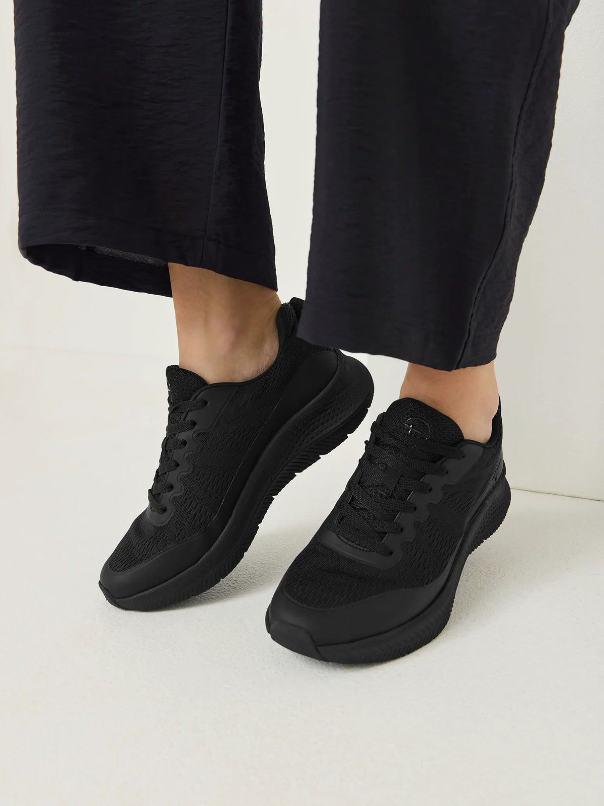BLACK UNI