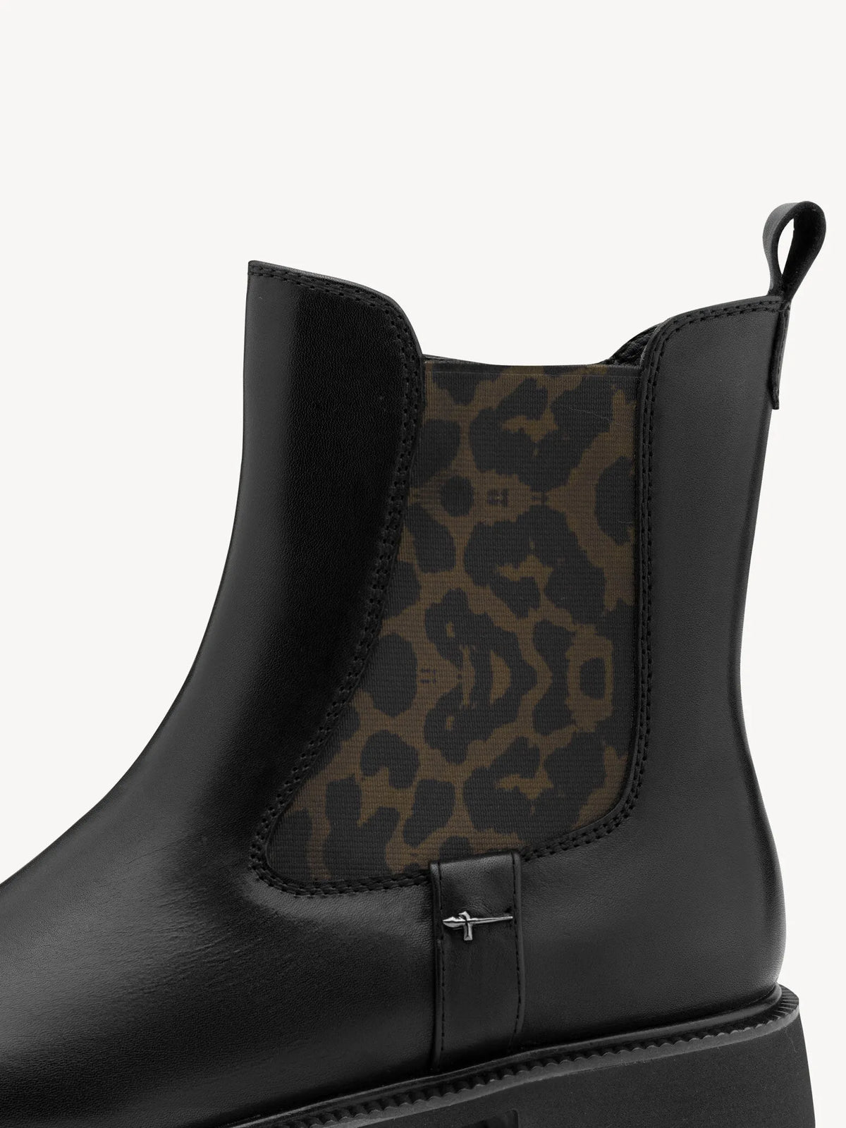 BLACK/LEO